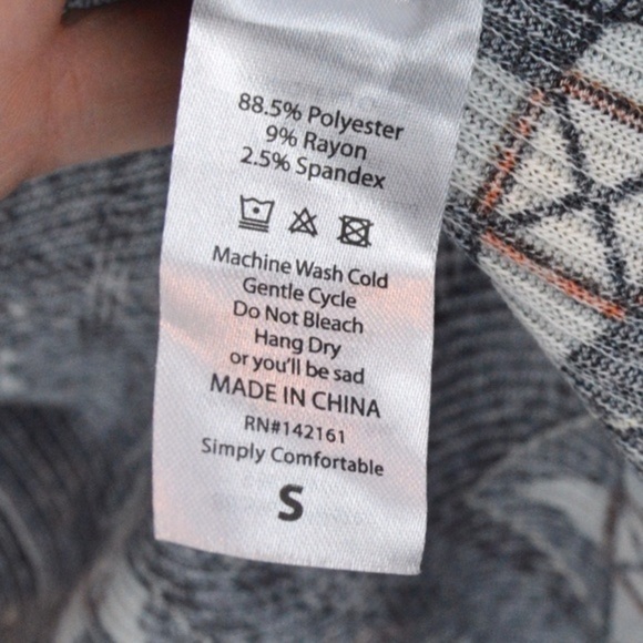 LuLaRoe Long Open Front Sarah Cardigan with Pockets, Charcoal Gray with Print - Picture 4 of 8